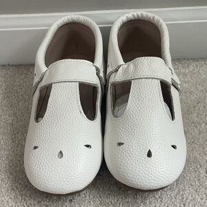 NEW Monkey Feet Girls 6-7 Cream Colored Slip On Shoes